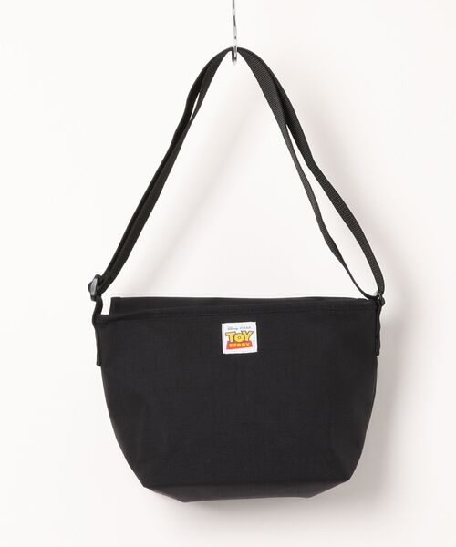 Manhattan Portage(マンハッタンポーテージ)の「Nylon Messenger Bag (SM) FZP MGNT / TOY STORY ALIENS(メッセンジャーバッグ・レディース・ブラック・SMALL)」の16枚目の写真