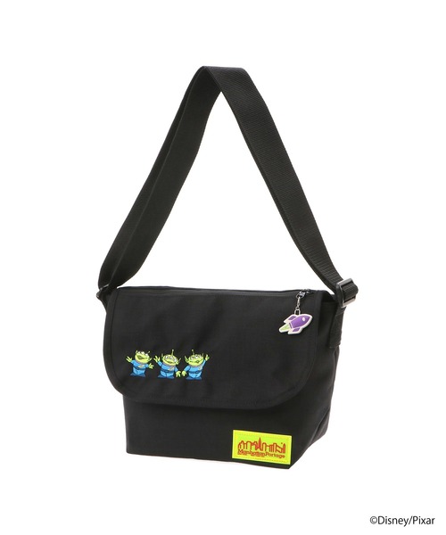 Manhattan Portage(マンハッタンポーテージ)の「Nylon Messenger Bag (SM) FZP MGNT / TOY STORY ALIENS(メッセンジャーバッグ・レディース・ブラック・SMALL)」の1枚目の写真