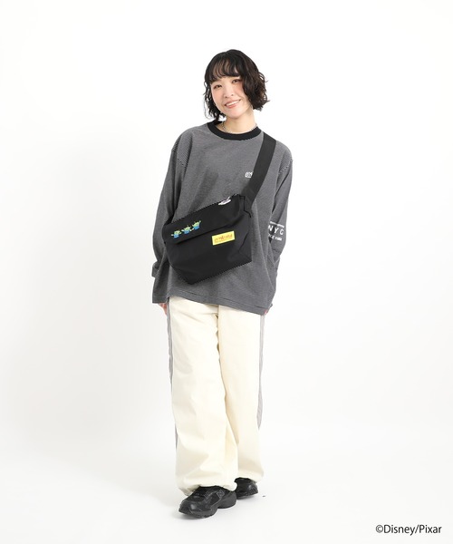 Manhattan Portage(マンハッタンポーテージ)の「Nylon Messenger Bag (SM) FZP MGNT / TOY STORY ALIENS(メッセンジャーバッグ・レディース・ブラック・SMALL)」の13枚目の写真