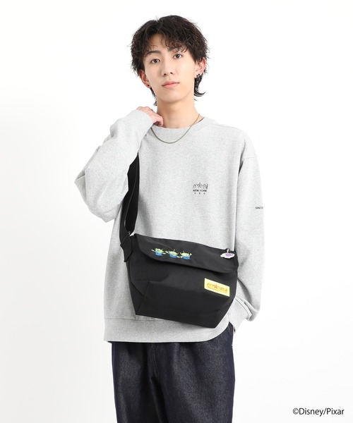 Manhattan Portage(マンハッタンポーテージ)の「Nylon Messenger Bag (SM) FZP MGNT / TOY STORY ALIENS(メッセンジャーバッグ・レディース・ブラック・SMALL)」の14枚目の写真