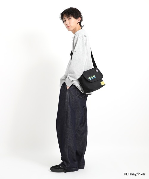 Manhattan Portage(マンハッタンポーテージ)の「Nylon Messenger Bag (SM) FZP MGNT / TOY STORY ALIENS(メッセンジャーバッグ・レディース・ブラック・SMALL)」の15枚目の写真