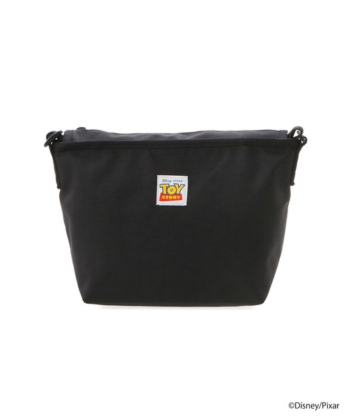 Manhattan Portage(マンハッタンポーテージ)の「Nylon Messenger Bag (SM) FZP MGNT / TOY STORY ALIENS(メッセンジャーバッグ・レディース・ブラック・SMALL)」の4枚目の写真
