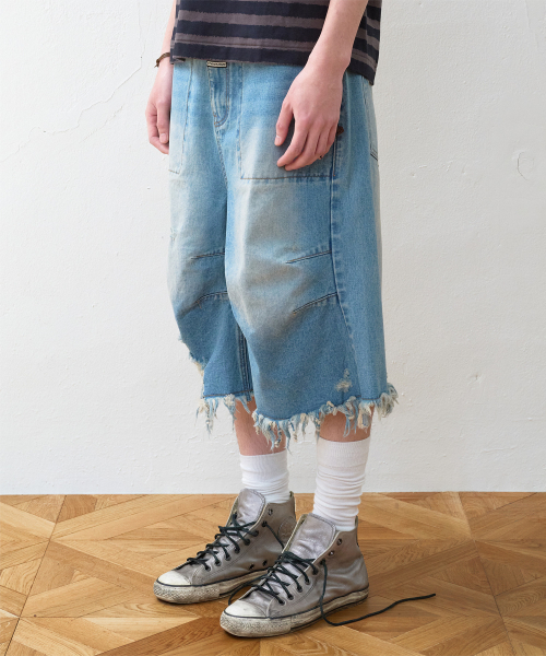 THEVINYLHOUSE(ザバイニルハウス)の「DESTROYED DENIM SHORTS LIGHT BLUE(その他パンツ・メンズ・その他・SMALL/MEDIUM/LARGE)」の3枚目の写真