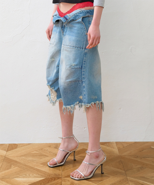 THEVINYLHOUSE(ザバイニルハウス)の「DESTROYED DENIM SHORTS LIGHT BLUE(その他パンツ・メンズ・その他・SMALL/MEDIUM/LARGE)」の4枚目の写真