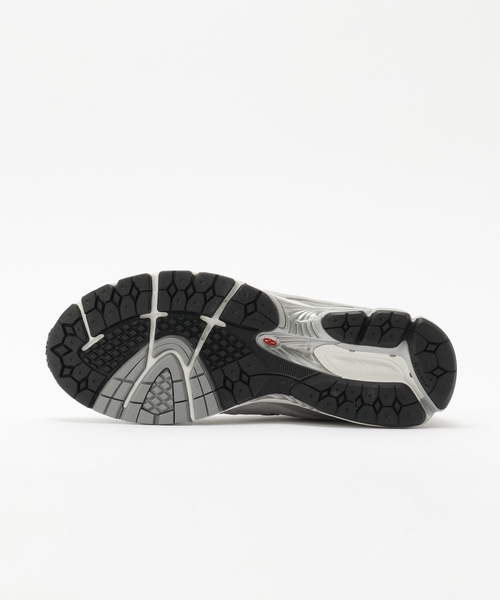 NEW BALANCE(ニューバランス)の「New Balance / ニューバランス M2002RXJ GTX(スニーカー・メンズ・チャコールグレー・28cm/27.5cm/27cm/26.5cm/26cm)」の4枚目の写真