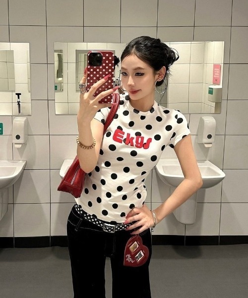 Ritzy(リッツィー)の「Y2K ドットロゴコンパクトTシャツ(Tシャツ/カットソー・レディース・ホワイト・S/M/L/XL)」の8枚目の写真