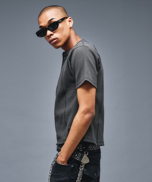 ANDER HUNK(アンダーハンク)の「Slim Fit Henry neck Rib T-shirt/スリムフィットヘンリーネックリブTシャツ(Tシャツ/カットソー・メンズ・チャコールグレー/ブラウン/ブラック/ライトグレー・SMALL/LARGE/MEDIUM)」の10枚目の写真