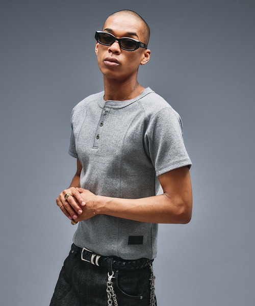 ANDER HUNK(アンダーハンク)の「Slim Fit Henry neck Rib T-shirt/スリムフィットヘンリーネックリブTシャツ(Tシャツ/カットソー・メンズ・チャコールグレー/ブラウン/ブラック/ライトグレー・SMALL/LARGE/MEDIUM)」の20枚目の写真