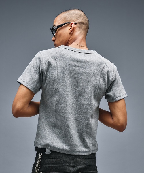 ANDER HUNK(アンダーハンク)の「Slim Fit Henry neck Rib T-shirt/スリムフィットヘンリーネックリブTシャツ(Tシャツ/カットソー・メンズ・チャコールグレー/ブラウン/ブラック/ライトグレー・SMALL/LARGE/MEDIUM)」の21枚目の写真