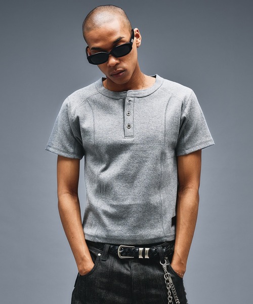 ANDER HUNK(アンダーハンク)の「Slim Fit Henry neck Rib T-shirt/スリムフィットヘンリーネックリブTシャツ(Tシャツ/カットソー・メンズ・チャコールグレー/ブラウン/ブラック/ライトグレー・SMALL/LARGE/MEDIUM)」の22枚目の写真