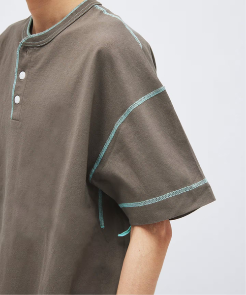Healthknit(ヘルスニット)の「Healthknit / ヘルスニット 別注 ヘンリーネックTシャツ(Tシャツ/カットソー・メンズ・チャコールグレー/ホワイト/ブラック系その他/ブラウン・MEDIUM/LARGE)」の22枚目の写真