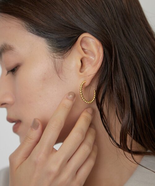 GALENA(LOUNGEDRESS)(ガレナ)の「【GALENA/ガレナ】ボールフープピアス(ピアス(両耳用)・レディース・シルバー/ゴールド・FREE)」の3枚目の写真