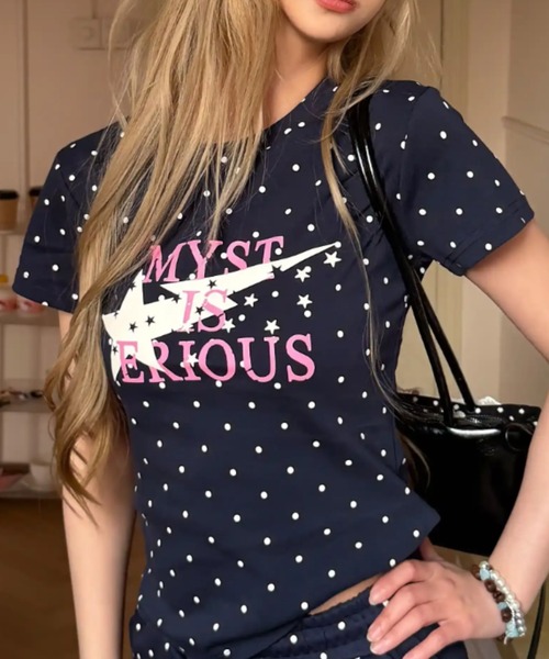 SHEPP(シープ)の「ドット柄 クルーネックスターグラフィックプリントTシャツ コンパクトT 半袖 Y2K(Tシャツ/カットソー・レディース・ネイビー/グリーン/ホワイト・M/L)」の1枚目の写真