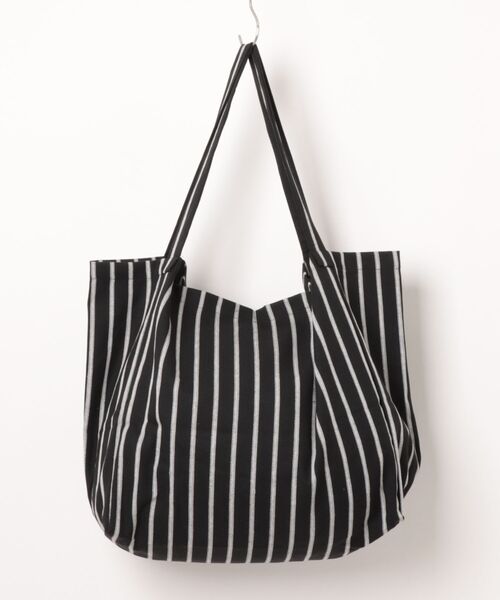 TONE SELECT GOODS(トーンセレクトグッズ)の「Liaa/ストライプ 大容量 トートバッグ A18821(トートバッグ・レディース・グレー/ブラック・FREE)」の6枚目の写真