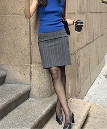 グレー細ストライプのタイトスカート