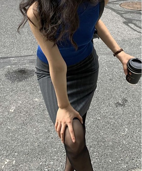AsheKsha（アシクシャ）の「グレー細ストライプのタイトスカート（スカート・レディース・グレー・FREE）」の2枚目の写真