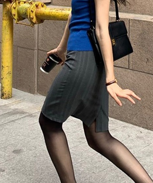 AsheKsha（アシクシャ）の「グレー細ストライプのタイトスカート（スカート・レディース・グレー・FREE）」の3枚目の写真