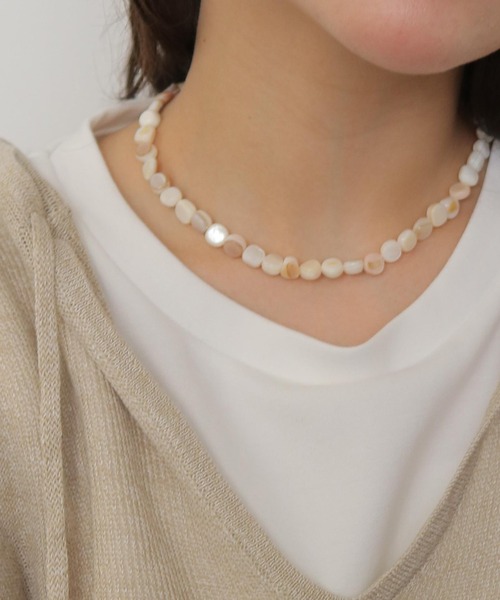cheriella(シェリエラ)の「【cheriella】ニュアンスシェルネックレス NUANCE SHELL NECKLACE(ネックレス・レディース・オフホワイト・FREE)」の7枚目の写真