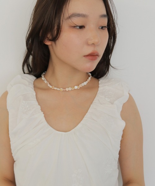 cheriella(シェリエラ)の「【cheriella】ニュアンスシェルネックレス NUANCE SHELL NECKLACE(ネックレス・レディース・オフホワイト・FREE)」の11枚目の写真