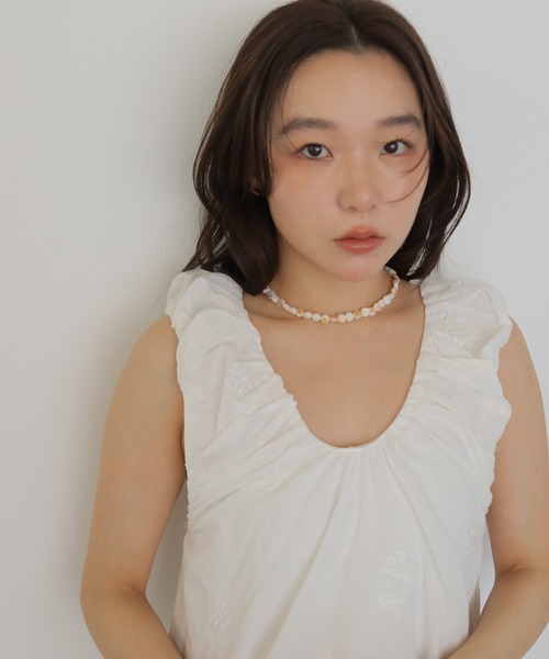 cheriella(シェリエラ)の「【cheriella】ニュアンスシェルネックレス NUANCE SHELL NECKLACE(ネックレス・レディース・オフホワイト・FREE)」の12枚目の写真