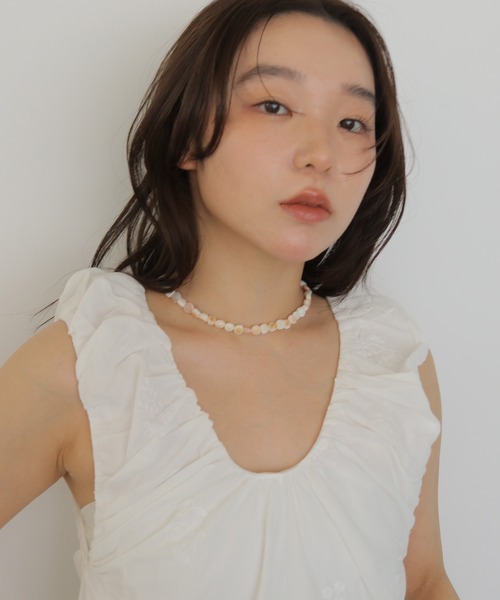 cheriella(シェリエラ)の「【cheriella】ニュアンスシェルネックレス NUANCE SHELL NECKLACE(ネックレス・レディース・オフホワイト・FREE)」の13枚目の写真