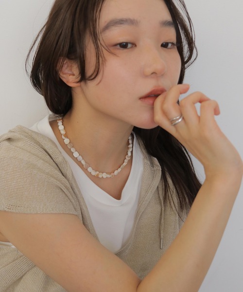 cheriella(シェリエラ)の「【cheriella】ニュアンスシェルネックレス NUANCE SHELL NECKLACE(ネックレス・レディース・オフホワイト・FREE)」の8枚目の写真
