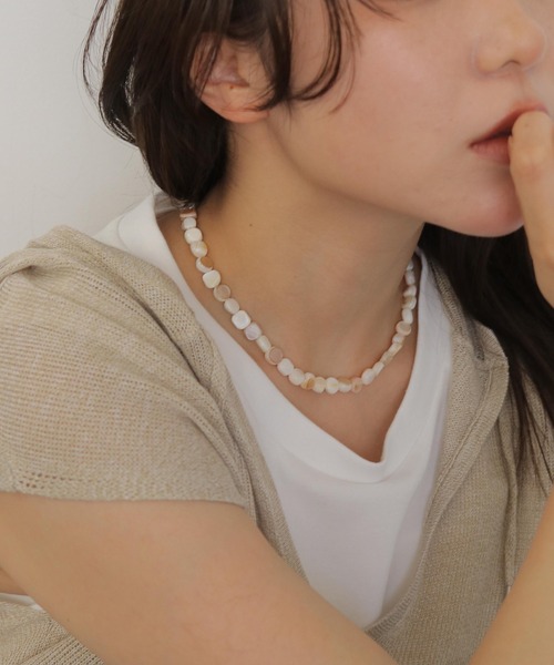cheriella(シェリエラ)の「【cheriella】ニュアンスシェルネックレス NUANCE SHELL NECKLACE(ネックレス・レディース・オフホワイト・FREE)」の10枚目の写真