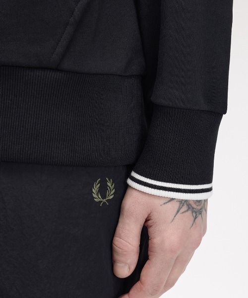 FRED PERRY(フレッドペリー)の「Tipped Hooded Sweatshirt/ティップドフードスウェット(パーカー・メンズ・ベージュ/ブラック/ネイビー・XL/L/M/S)」の6枚目の写真