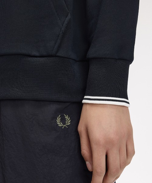 FRED PERRY(フレッドペリー)の「Tipped Hooded Sweatshirt/ティップドフードスウェット(パーカー・メンズ・ベージュ/ブラック/ネイビー・XL/L/M/S)」の16枚目の写真