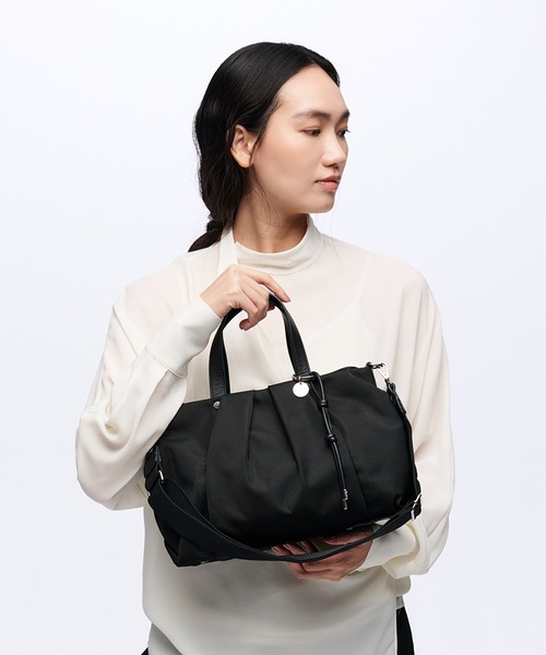TREASURE TOPKAPI(トレジャートプカピ)の「【TREASURE TOPKAPI】Lien リヤン タックシルエット 2WAY ミニ トートバッグ / 軽量(トートバッグ・レディース・ブラック/ベージュ/カーキ・FREE)」の2枚目の写真