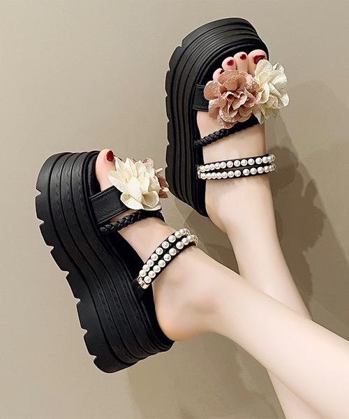 Lace Ladies（レースレディース）の「フラワー モチーフ パール ストラップ 厚底 サンダル（サンダル・レディース・アイボリー/ブラック・23.5cm/23cm/24.5cm/24cm/22.5cm）」の6枚目の写真