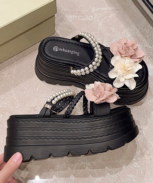 Lace Ladies（レースレディース）の「フラワー モチーフ パール ストラップ 厚底 サンダル（サンダル・レディース・アイボリー/ブラック・23.5cm/23cm/24.5cm/24cm/22.5cm）」の7枚目の写真