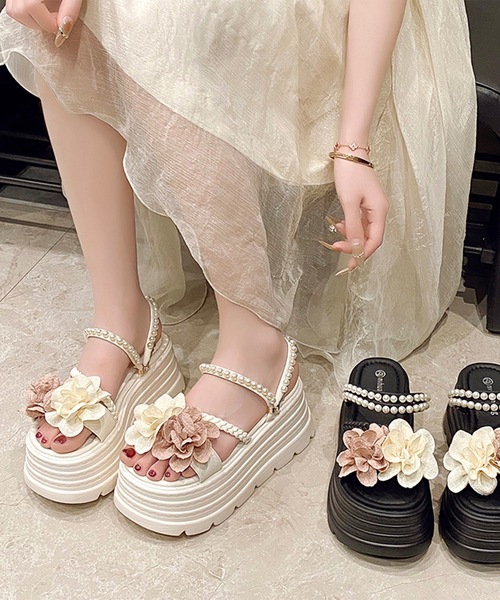 Lace Ladies（レースレディース）の「フラワー モチーフ パール ストラップ 厚底 サンダル（サンダル・レディース・アイボリー/ブラック・23.5cm/23cm/24.5cm/24cm/22.5cm）」の9枚目の写真