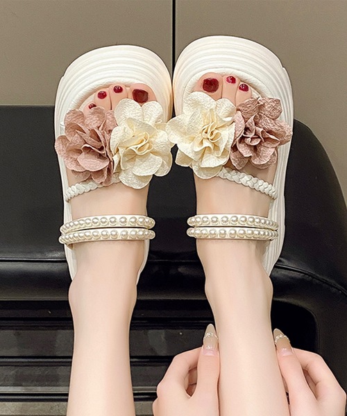 Lace Ladies（レースレディース）の「フラワー モチーフ パール ストラップ 厚底 サンダル（サンダル・レディース・アイボリー/ブラック・23.5cm/23cm/24.5cm/24cm/22.5cm）」の11枚目の写真