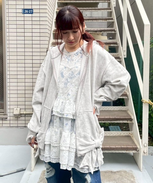 Candy Stripper(キャンディストリッパー)の「GRUNGE RIBBON フーディー(パーカー・レディース・ライトグレー/チャコール/モカ・FREE)」の16枚目の写真