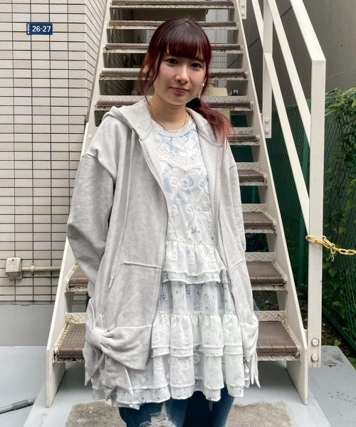 Candy Stripper(キャンディストリッパー)の「GRUNGE RIBBON フーディー(パーカー・レディース・ライトグレー/チャコール/モカ・FREE)」の17枚目の写真