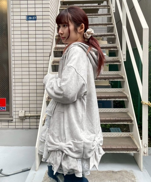 Candy Stripper(キャンディストリッパー)の「GRUNGE RIBBON フーディー(パーカー・レディース・ライトグレー/チャコール/モカ・FREE)」の18枚目の写真