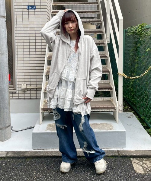 Candy Stripper(キャンディストリッパー)の「GRUNGE RIBBON フーディー(パーカー・レディース・ライトグレー/チャコール/モカ・FREE)」の21枚目の写真