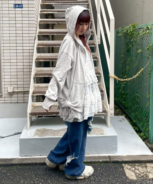 Candy Stripper(キャンディストリッパー)の「GRUNGE RIBBON フーディー(パーカー・レディース・ライトグレー/チャコール/モカ・FREE)」の22枚目の写真