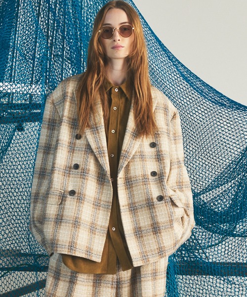MAISON SPECIAL（メゾンスペシャル）の「《UNISEX》【Italian Dead Stock Fabric】Double-breasted Prime-Over 6B Tailored Jacket/【イタリアンデッドストックファブリック】ダブルブレストプライムオーバー6Bテーラードジャケット【MAISON SPECIAL/メゾンスペシャル】■セットアップ対応■（テーラードジャケット・メンズ・ブラウン/ベージュ/ブラック/ダークネイビー/グレイッシュベージュ/グレー・2/1/0）」の4枚目の写真