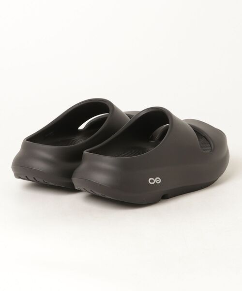 OOFOS（ウーフォス）の「OOFOS / ウーフォス：OOyea-Black：2000970050252[DEA]（サンダル・レディース・ブラック・22.0cm/25.0cm/24.0cm/23.0cm）」の2枚目の写真