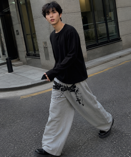 GRAVER（グレーバー）の「[UNISEX]BELTED トレーニングワイドパンツ_グレー（スウェットパンツ・レディース・グレー・MEDIUM/LARGE）」の4枚目の写真