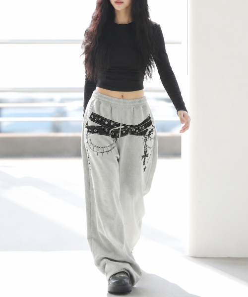 GRAVER（グレーバー）の「[UNISEX]BELTED トレーニングワイドパンツ_グレー（スウェットパンツ・レディース・グレー・MEDIUM/LARGE）」の6枚目の写真
