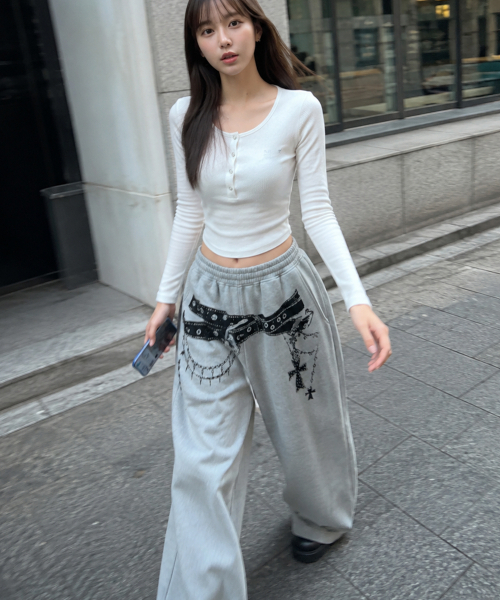 GRAVER（グレーバー）の「[UNISEX]BELTED トレーニングワイドパンツ_グレー（スウェットパンツ・レディース・グレー・MEDIUM/LARGE）」の7枚目の写真