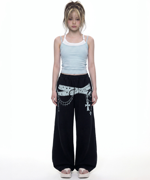 GRAVER（グレーバー）の「[UNISEX]BELTED トレーニングワイドパンツ_グレー（スウェットパンツ・レディース・グレー・MEDIUM/LARGE）」の12枚目の写真