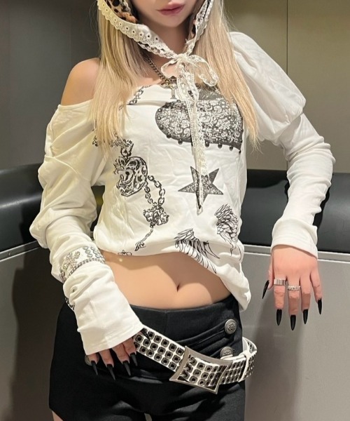 Never mind the XU / Chikashitsu+(ネバーマインド ザ エックスユー / チカシツプラス)の「【BABY09】one-shoulder graffiti tops / 【ベイビーナイン】ワンショルダーグラフィック長袖Tシャツ(Tシャツ/カットソー・レディース・ブラック/ベージュ/ホワイト・S)」の9枚目の写真