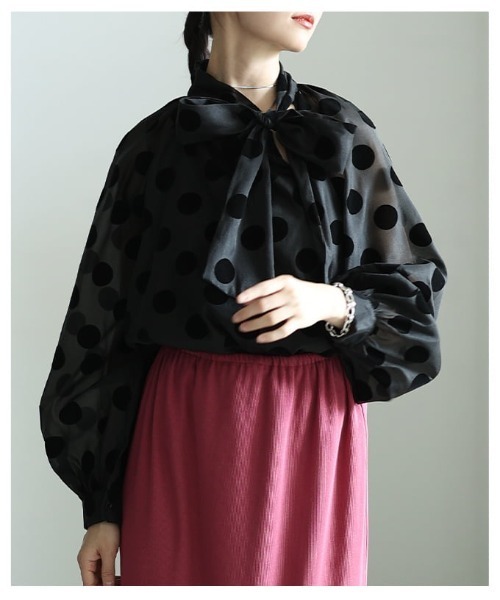 Sawa a la mode(サワアラモード)の「ドット柄ボリュームスリーブブラウス(シャツ/ブラウス・レディース・オフホワイト/ブラック・FREE)」の19枚目の写真
