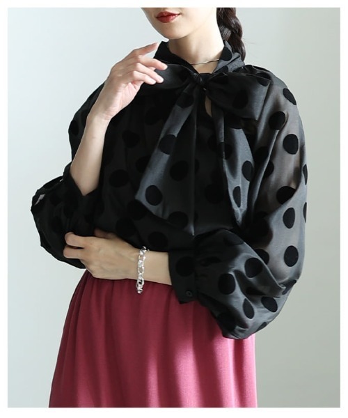 Sawa a la mode(サワアラモード)の「ドット柄ボリュームスリーブブラウス(シャツ/ブラウス・レディース・オフホワイト/ブラック・FREE)」の21枚目の写真
