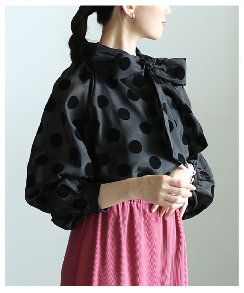 Sawa a la mode(サワアラモード)の「ドット柄ボリュームスリーブブラウス(シャツ/ブラウス・レディース・オフホワイト/ブラック・FREE)」の4枚目の写真