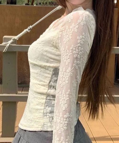 NANEA(ナネア)の「レースVネックロンT(Tシャツ/カットソー・レディース・アイボリー・MEDIUM/LARGE)」の4枚目の写真